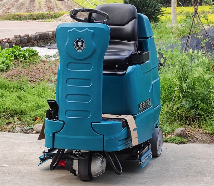 洁士S70B大型双刷驾驶式洗地机